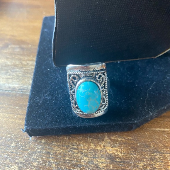 Silver and Turquoise stone look ring - Picture 2 of 8
